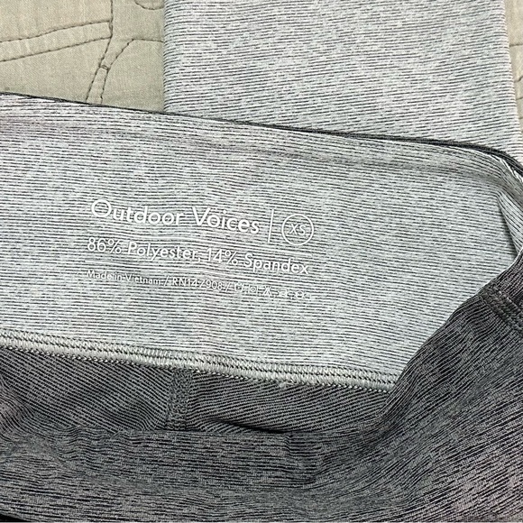 NWT Outdoor Voices 7/8 Springs Leggings XS Graphite/Ash - Picture 4 of 5